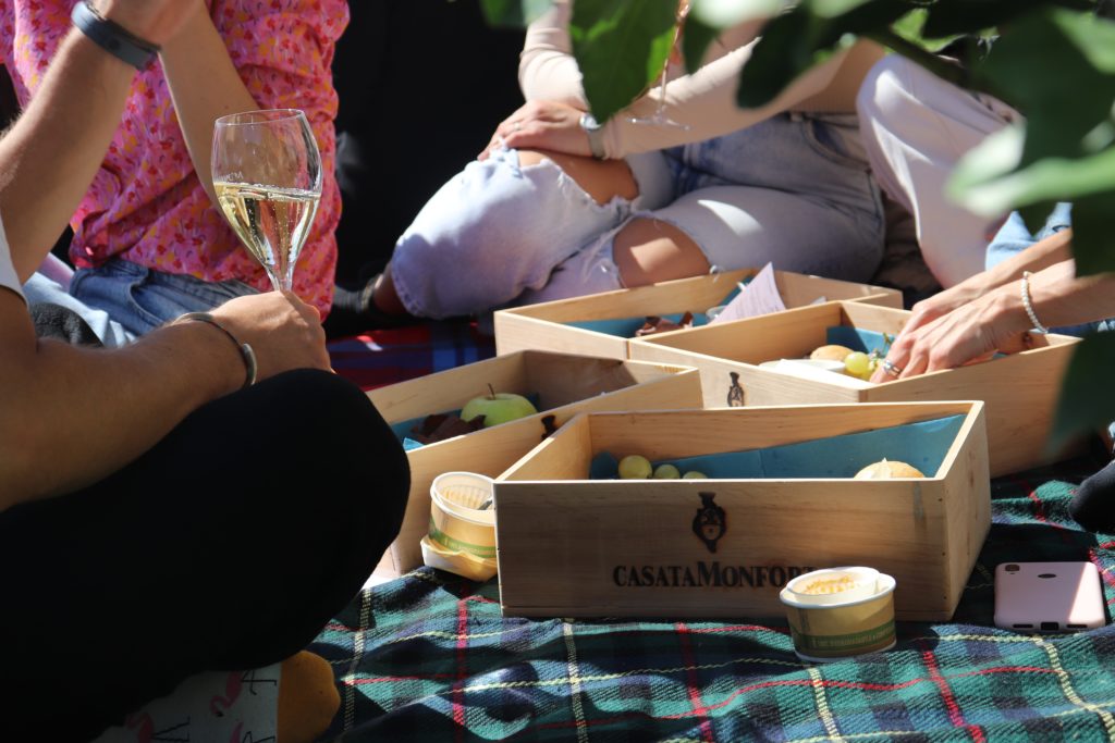 Colazione da Monfort, brunch sul prato durante il Trentodoc Festival a Monfort
